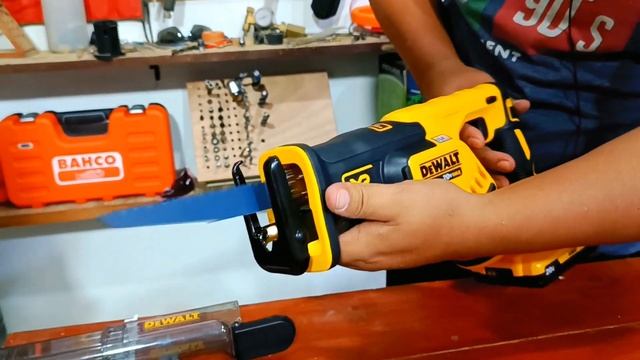 Sierra Sable Dewalt XR Modelo: DCS367L1 смотреть онлайн