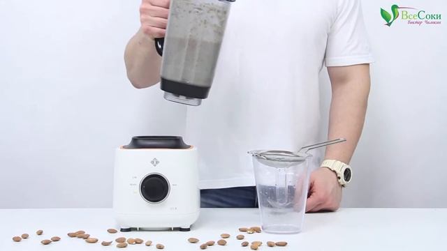 Миндальное молочко в блендере L'equip BS5 Cube