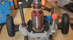 ✅ Он реально профессиональный ручной фрезер, Sturm ER1120P Обзор что внутри?