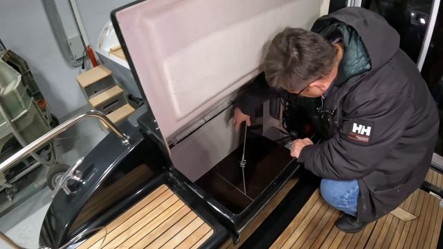 КАРБОНОВЫЙ катер Иволга. Можно КРУШИТЬ бетонные пирсы!! смотреть онлайн