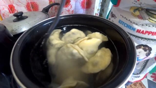 САМЫЕ ВКУСНЫ ВАРЕНИКИ С ВИШНЕЙ ПО БАБУШКИНОМУ РЕЦЕПТУ/ВКУСНОЕ ДЕЛО смотреть онлайн