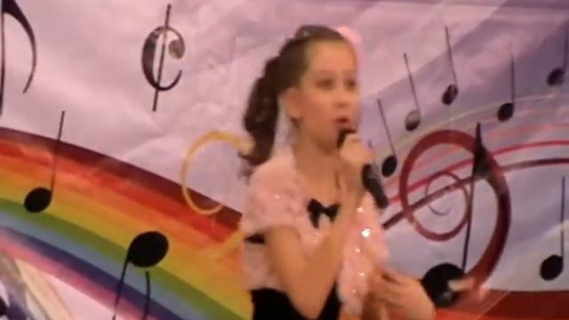 Ариша Таран поёт песню "Странные мальчишки" смотреть онлайн
