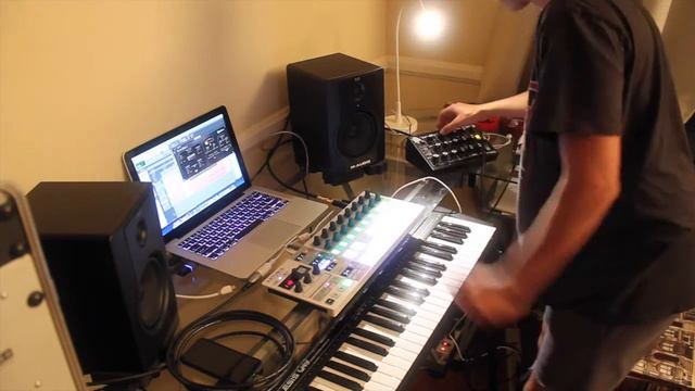 Arturia Beatstep Pro Demo + Jam смотреть онлайн