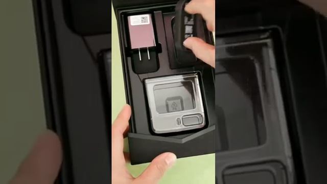 Motorola Moto Razr 2022 ASMR Unboxing смотреть онлайн