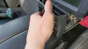 Как снять декоративную вставку центральной части на bmw x5 e70