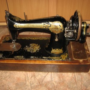 Швейная машина ПМЗ 30-х годов прошлого века......mp4