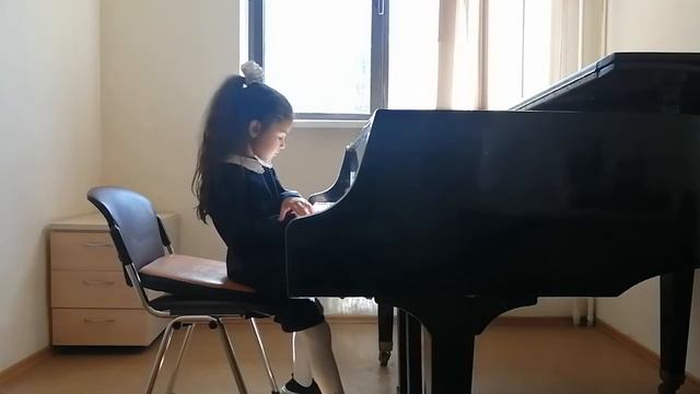 "Меланхолическая рыбка" Жерар Меньюр, исполняет Орехова Анастасия (7 лет) смотреть онлайн