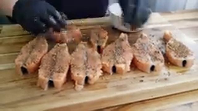 Красная рыба (лосось) с дижонской горчицей и ягодами! смотреть онлайн