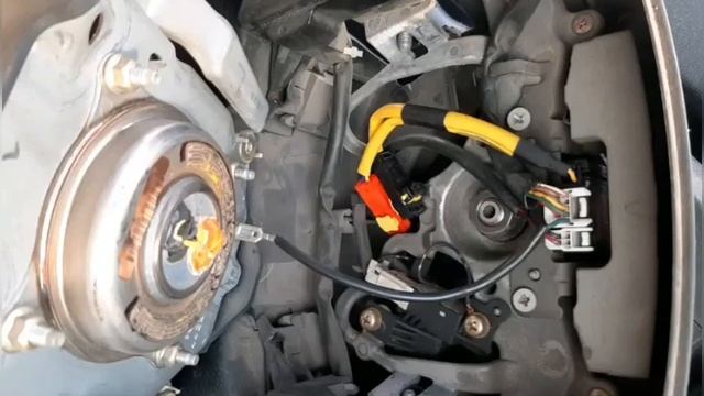 замена улитки рулевого колеса Toyota Prius двадцатка смотреть онлайн