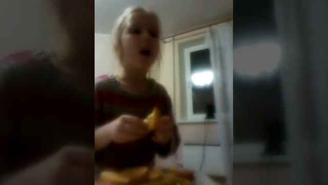 Как я ем АПЕЛЬСИН!? смотреть онлайн