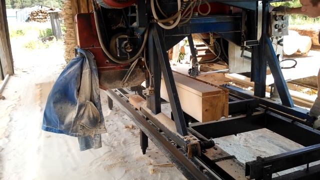 Распиловка / раскройка березы. Sawing birch. смотреть онлайн