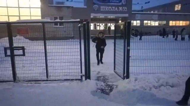 я упал и сломал палец на ноге смотреть онлайн