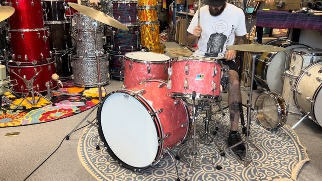 1970s Ludwig Super Classic Pink Diamond Pearl Drum Set смотреть онлайн