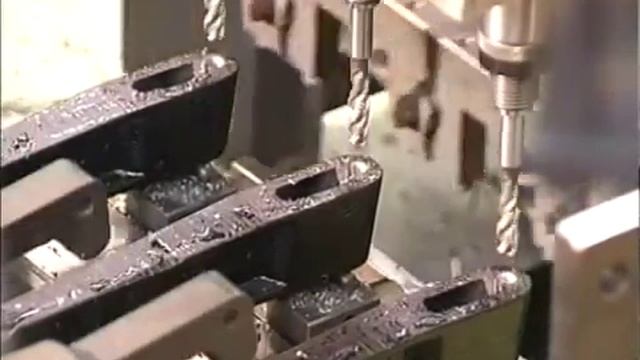 Изготовление струбцин из ковкого чугуна BESSEY смотреть онлайн