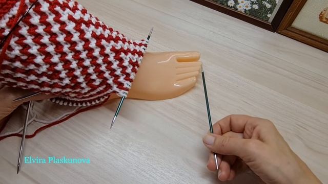 ПРАЗДНИЧНЫЕ САПОЖКИ ЛЕНИВЫМ ЖАККАРДОМ НА 2 СПИЦАХ. смотреть онлайн