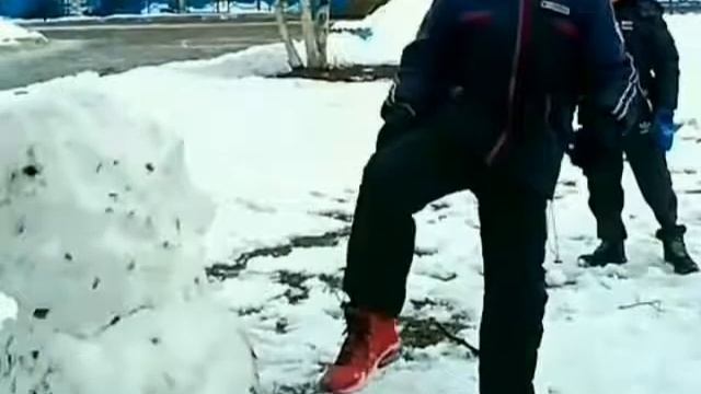 БОКСЕРСКАЯ ГРУША-СНЕГОВИК смотреть онлайн