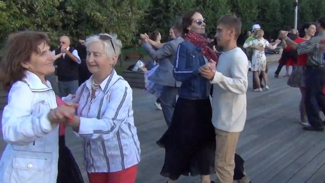 Русская кадриль вальсом. Опенэйр в парке Горького 4.07.19. балансе.рф смотреть онлайн