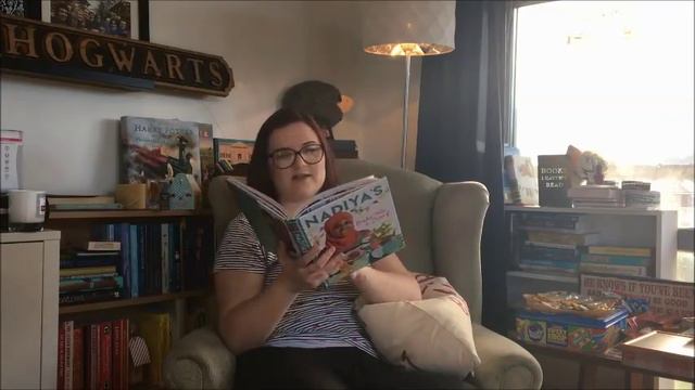 Christmas Bookish Haul | Lauren and the Books смотреть онлайн