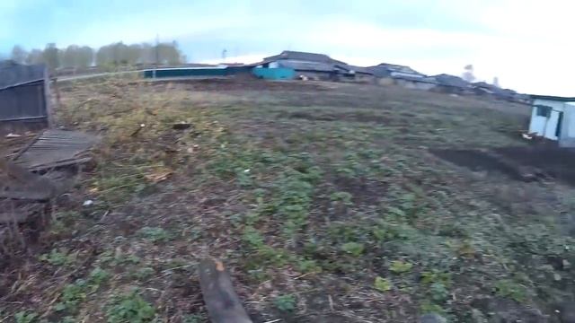 ВЫТИРАЯ СЛЁЗЫ И ОТВОРАЧИВАЯСЬ ЛЮДИ ПРОХОДИЛИ МИМО А Я УНЫЛО ПОДНИМАЛ СВОЙ КРИВОЙ УПАВШИЙ ЗАБОР смотреть онлайн