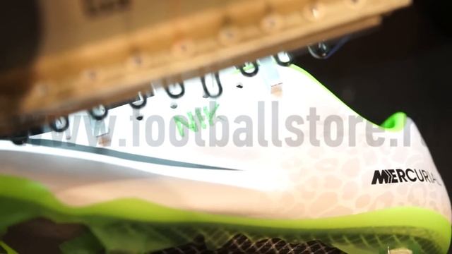 Вышивка на бутсах (футбольной обуви) Nike Mercurial Vapor имени и номера смотреть онлайн