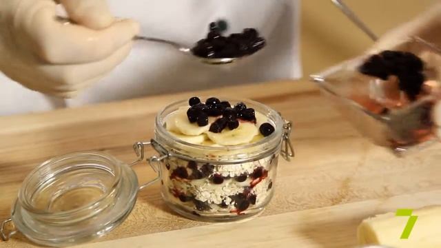 Завтрак на 7 с «KADORR Restaurant». Овсяный пудинг с бананом и черникой смотреть онлайн