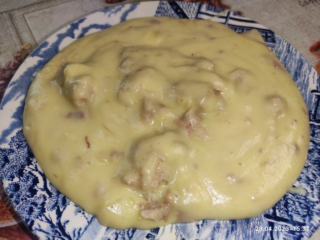 Картофельное пюре с тушёнкой в мультиварке.. смотреть онлайн