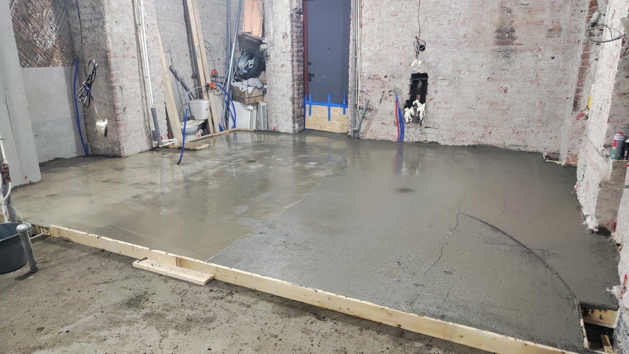 Квартира пополам. Часть 3. Заливаю стяжку. TimeLapse смотреть онлайн