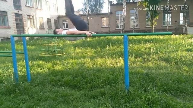 10 КРАСИВЫХ И ЛЁГКИХ ЭЛЕМЕНТОВ НА БРУСЬЯХ! смотреть онлайн