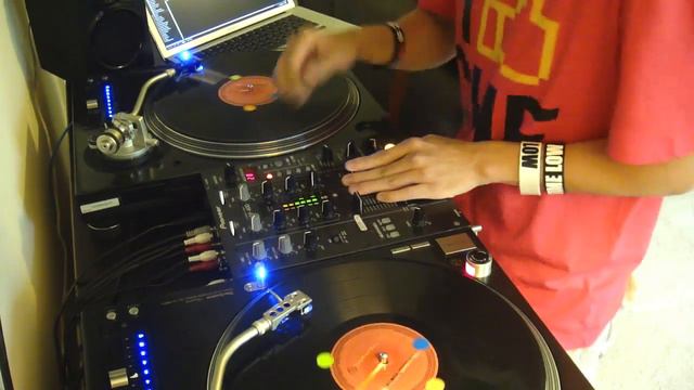Mainstream 2011 Dance mix DJ Blu (turntables) смотреть онлайн