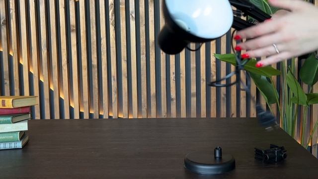 UL 00002120 TLI 221 BLACK E27 Светильник настольный Цоколь Е27 60W Механический выключатель Чер смотреть онлайн