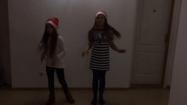 Новогодний танец под песню Абнимос/ Досвидос ?? смотреть онлайн