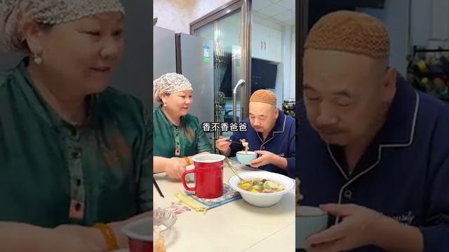 马姐用软乎乎的土豆，做一道土豆烫面油香，又甜又脆太美味【新疆马姐】 смотреть онлайн