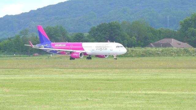 Small spotting in Krakow Airport смотреть онлайн