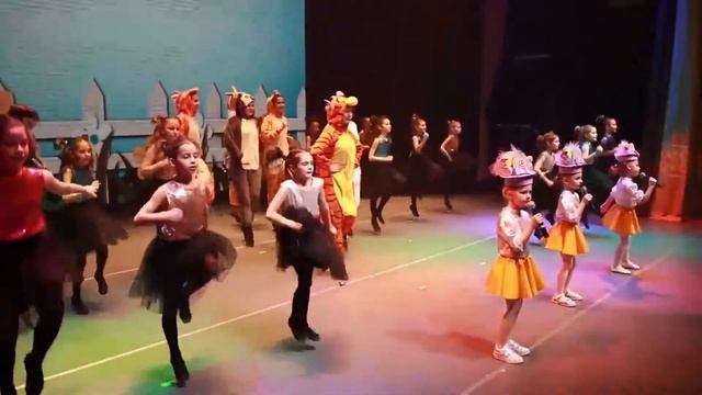 Песня и танец "Где живут улыбки" смотреть онлайн