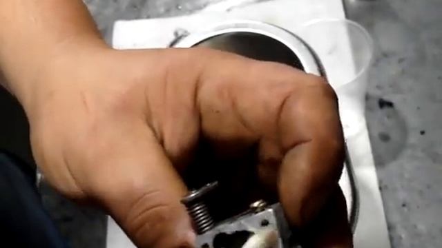 Удаляем ржавчину с карбюратора грамотно Часть 1 смотреть онлайн