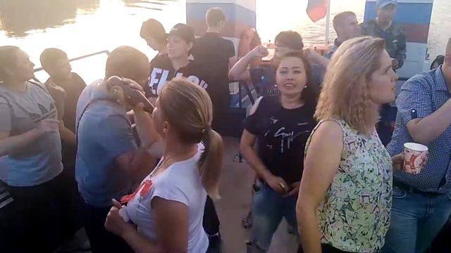 На теплоходе музыка играла😁😁😁 смотреть онлайн