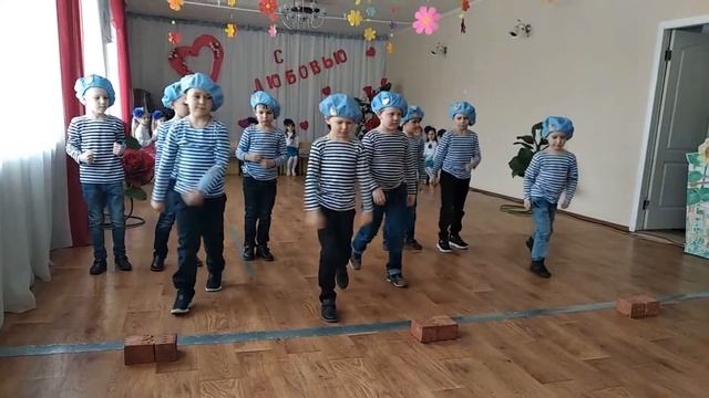 Танец "ВДВ" детей дошкольного возраста на утреннике 8 марта смотреть онлайн