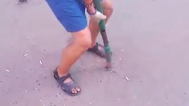 Хрупкий турничок попался..гы))))) смотреть онлайн