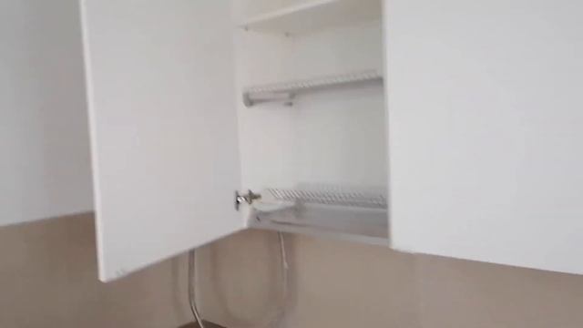 Угловая кухня Skandi Style для ЖК Сампо, темно-зеленый низ и белый верх