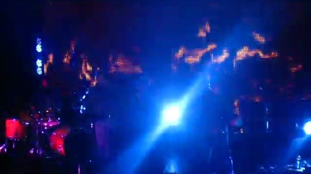 DEVO -- "GOING UNDER" смотреть онлайн