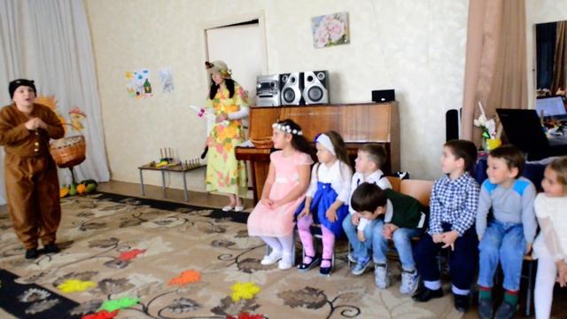 Осень. Ежик в гостях у деток смотреть онлайн