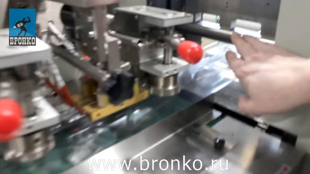 Флоу-пак упаковка. Горизонтальная упаковочная линия ALD-450X. Упаковка губок. смотреть онлайн