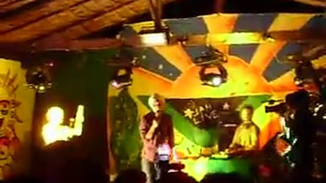 Jukka Poika,Pekka e Dj Andor - Sotaisa Rotu and War смотреть онлайн