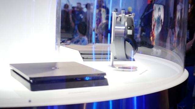 PS4 Pro, Platinum Headset & New Camera - Close Up смотреть онлайн