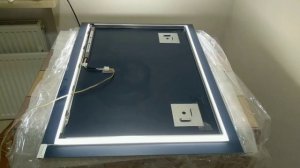 Зеркало в ванную комнату с задней подсветкой и сенсорным управлением своими руками.