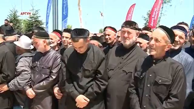 В Аргуне состоялось открытие мечети им Аймани Кадыровой и комплекса высотных зданий «Аргун Сити»