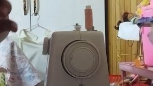 Как намотать нитку на шпульки с помощью бытовой швейной машинки ,,Comfort''