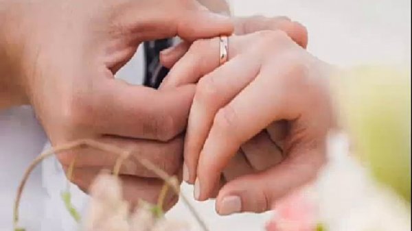 NOCHE DE BODAS DEMIS ROUSSOS