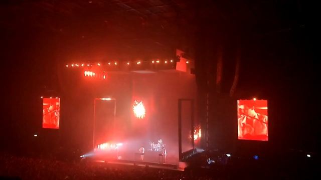 The 1975 - How To Draw/Petrichor - 3Arena 2019 смотреть онлайн