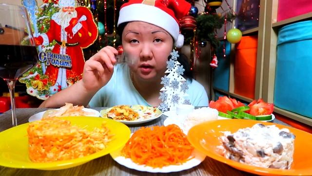 MUKBANG CHRISTMAS SALADS/ KOREAN KIMCHI/ МУКБАНГ НОВОГОДНИЕ САЛАТЫ/ КОРЕЙСКОЕ КИМЧИ/ EATING SHOU/ 먹 смотреть онлайн